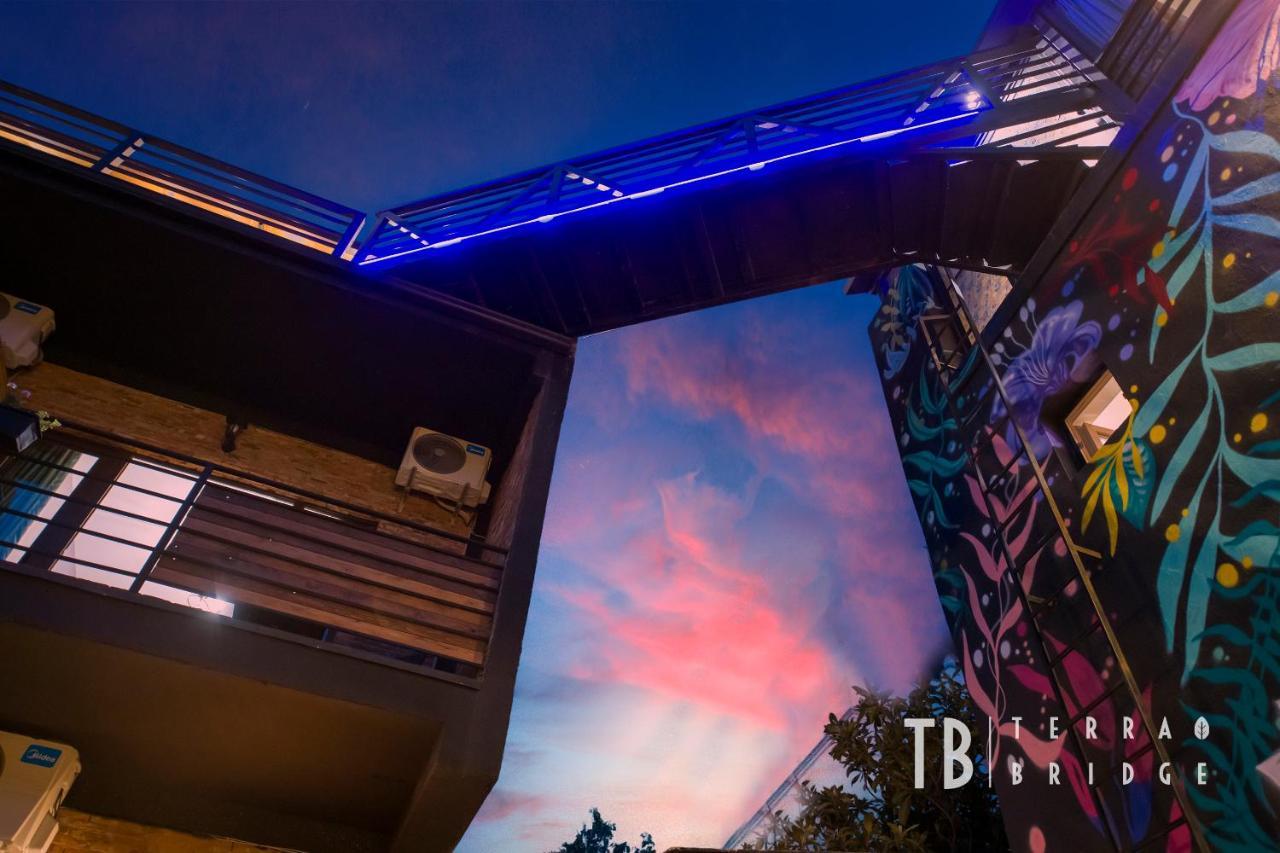 Terra Bridge Hotel Tbilisi Exterior photo