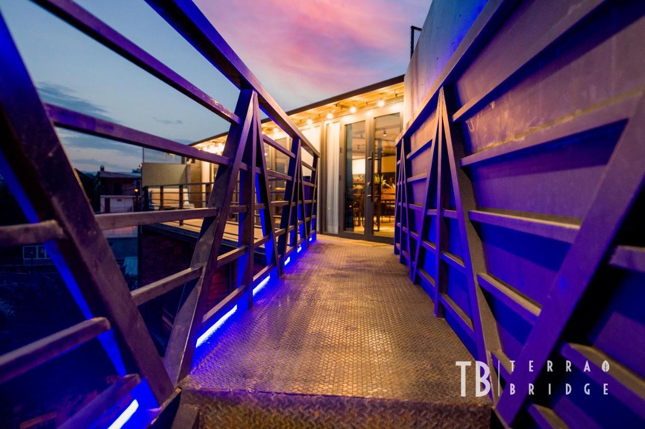 Terra Bridge Hotel Tbilisi Exterior photo
