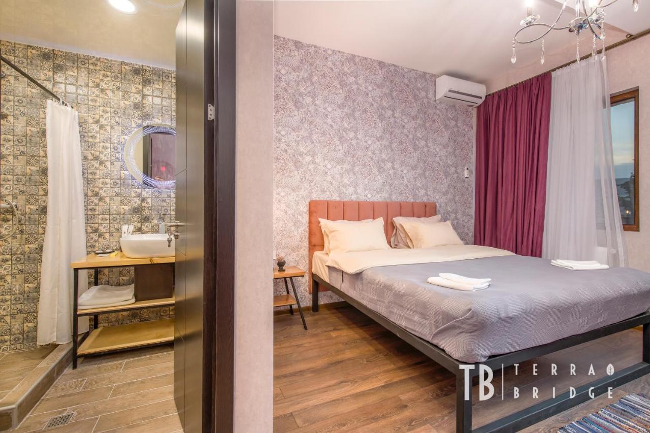 Terra Bridge Hotel Tbilisi Exterior photo